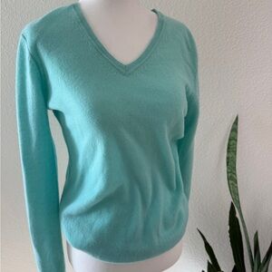 100% Cashmere V-Neck Sweater - light blue